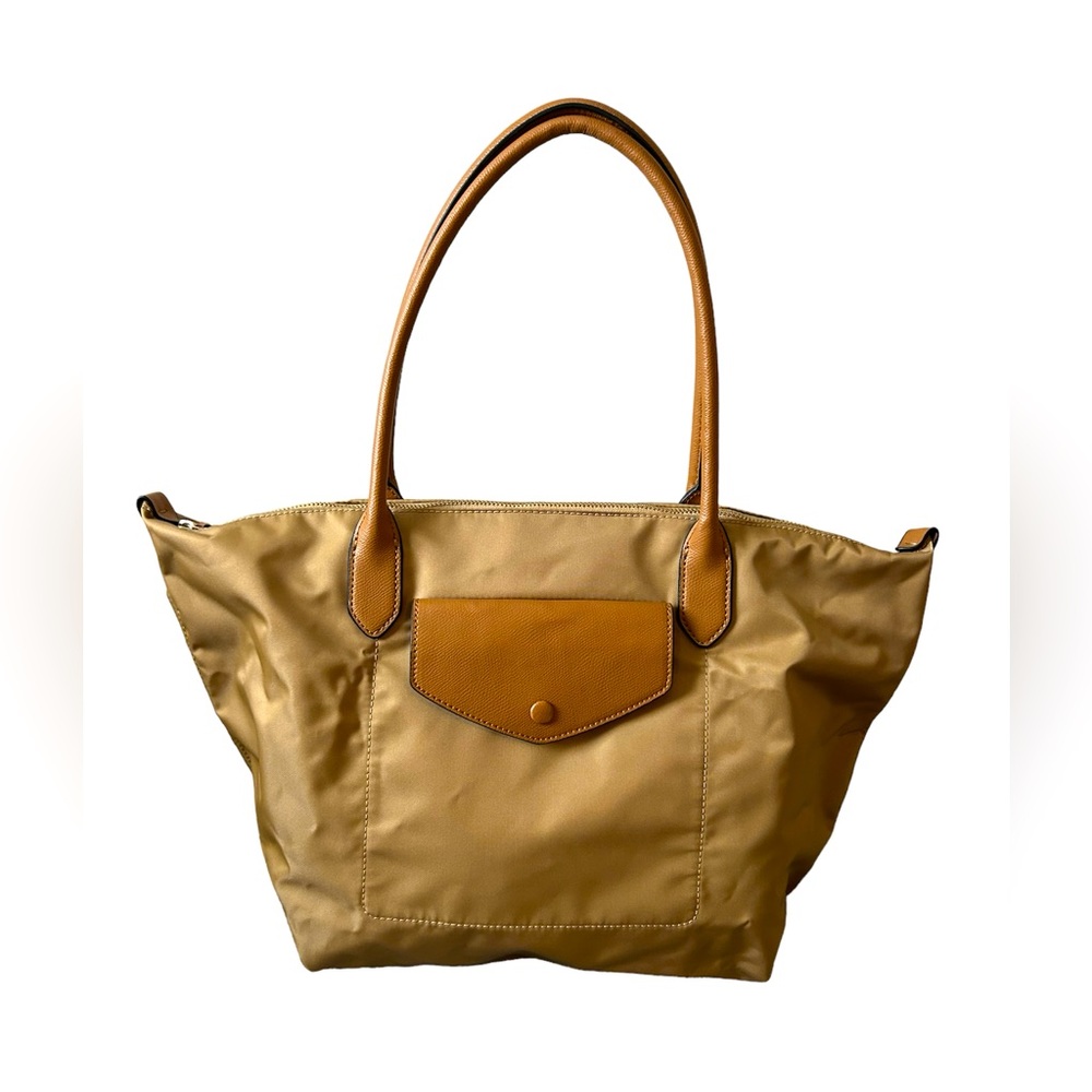 Banana Republic NWOT soft gold shoulder bag with gold zipper 19”x12”x8”